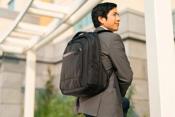 Kensington Contour 2.0 Pro 17" Laptop Rucksack schwarz