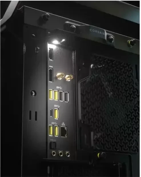 Corsair Warthog RS WX-02 Black, Glasfenster