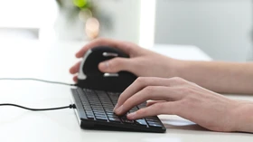 R-Go Basic Ergonomic Keyboard Mouse Combo, USB, DE