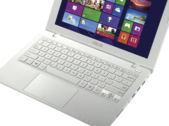 ASUS R200CA-CT160H, weiß, Pentium 2117U, 4GB RAM, 320GB HDD, DE