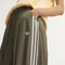 adidas Checks Hose lang olive strata/wonder beige/aurora coffee (Damen) Vorschaubild