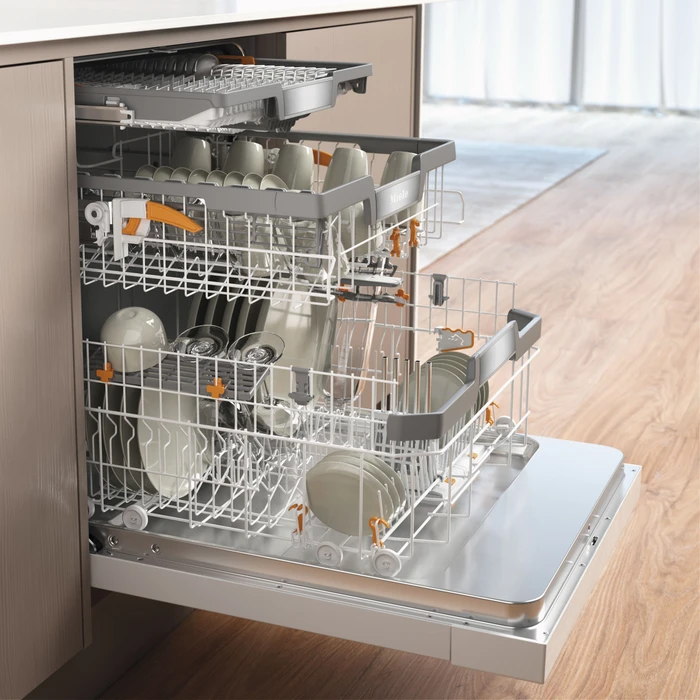 Miele G 7233 SCU E CleanSteel brillantweiß