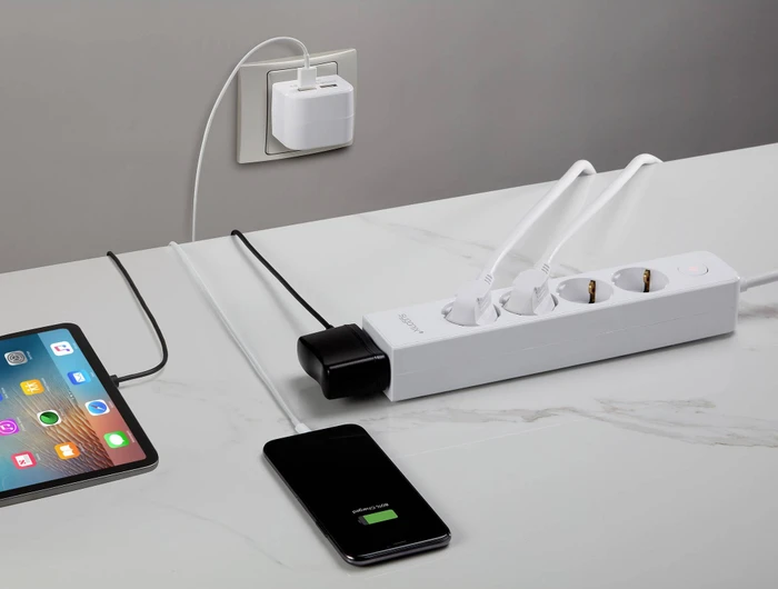 Sygonix Steckdosenleiste mit Schalter, 5-fach, mit abnehmbarem 2x USB-Ladegerät, 1.4m, weiß