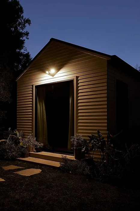 Google Nest Cam mit Flutlicht (Outdoor, mit Kabel)