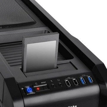 Thermaltake Chaser A71, Acrylfenster