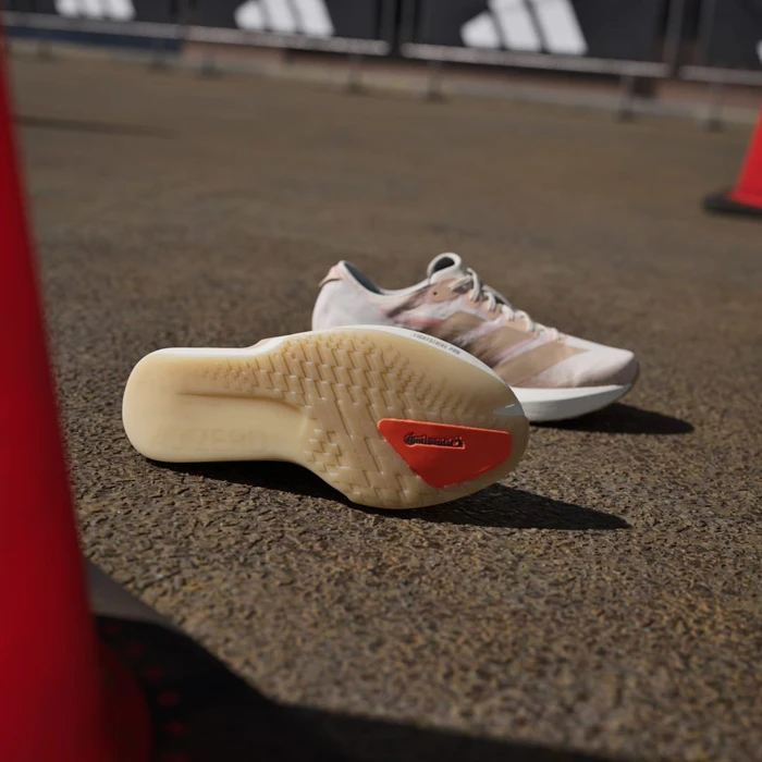 adidas Adizero Adios 9 chalk white/warm sandstone/impact orange (Damen)