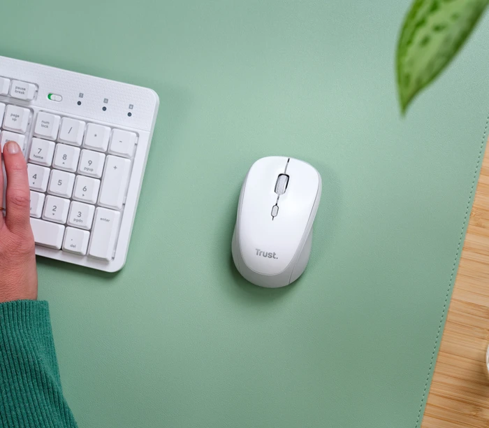 Trust Yvi+ Compact Multi-Device Wireless Mouse weiß, USB/Bluetooth