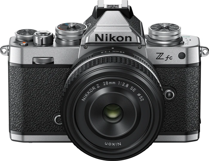 Nikon Z fc silber/schwarz mit Objektiv Z 28mm 2.8 SE