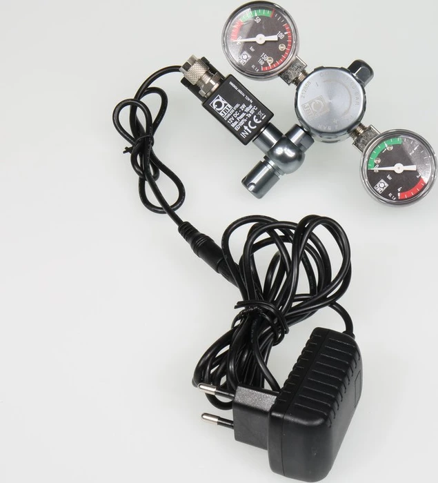 JBL PRO FLORA CO2 Regulator Professional, Präzisions-Druckminderer für Einweg und Mehrweg CO2 Druckflaschen, mit Magnetventil