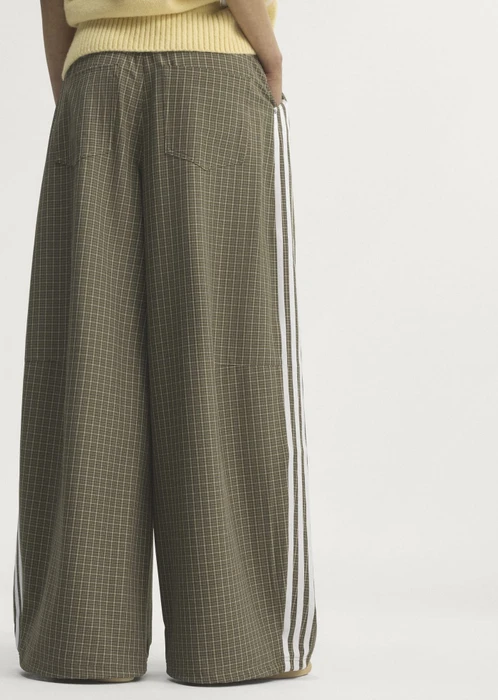 adidas Checks Hose lang olive strata/wonder beige/aurora coffee (Damen)