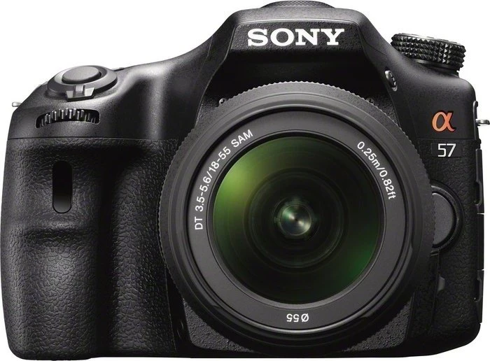 Sony Alpha 57 mit Objektiv 18-55mm 3.5-5.6 DT SAM
