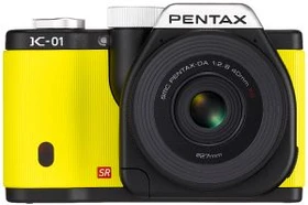 Pentax K-01 gelb mit Objektiv smc DA 40mm 2.8 XS