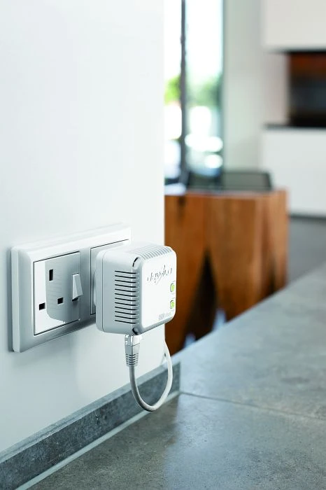 devolo dLAN 500 WiFi Starter Kit, UK-Region/Typ G, Powerline/WLAN-Access Point und Powerline-Adapter Set, 2er-Bundle