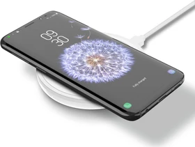 Belkin BoostUp Wireless Charging Pad 10W inkl. Ladegerät weiß