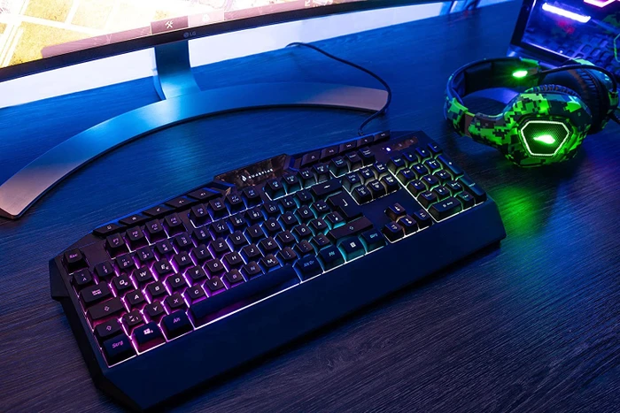 Verbatim SureFire KingPin RGB Gaming Keyboard, LEDs RGB, schwarz, USB, UK