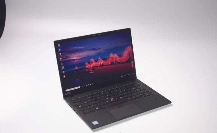 Lenovo ThinkPad X1 Carbon G7, Black Weave, Core i7-8565U, 16GB RAM, 1TB SSD, LTE, DE