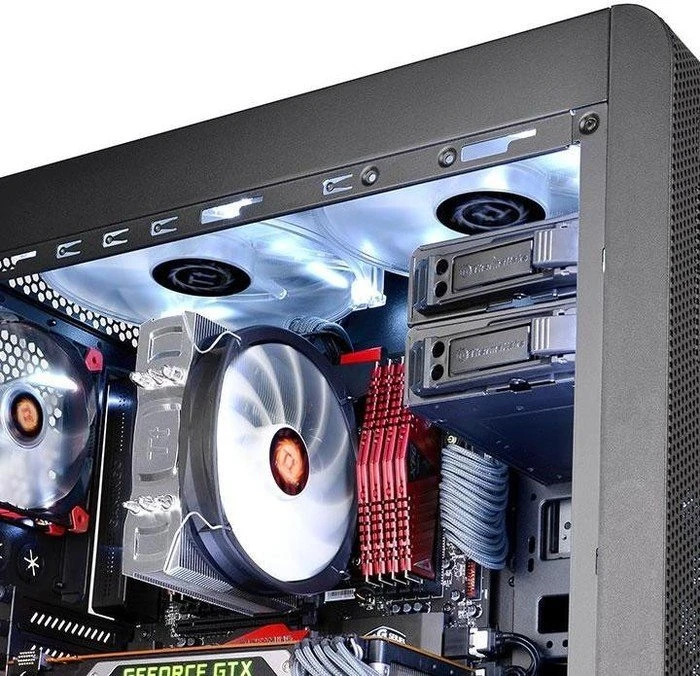 Thermaltake Core V41, Acrylfenster