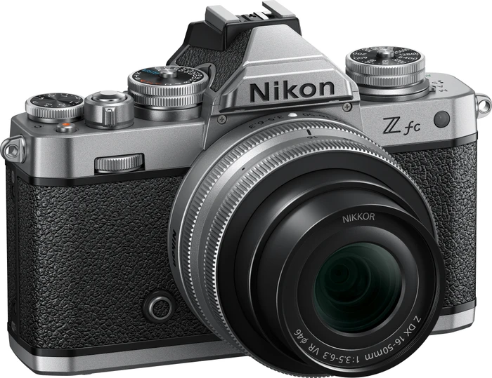 Nikon Z fc silber/schwarz mit Objektiv Z DX 16-50mm 3.5-6.3 VR