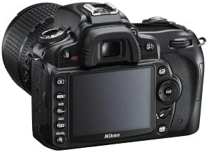 Nikon D90 mit Objektiv AF-S DX 18-105mm 3.5-5.6 G ED VR und EN-EL3e Li-Ionen-Akku