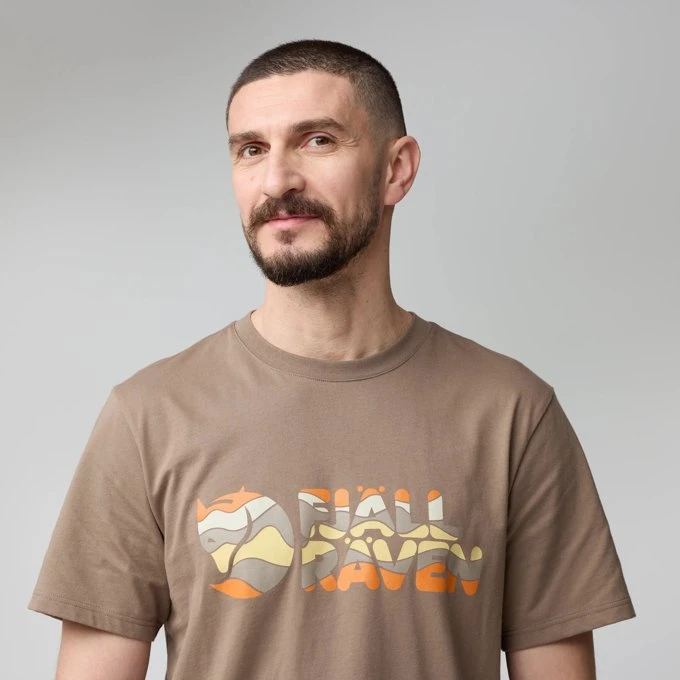 Fjällräven Multicolor Logo Funktionsshirt kurzarm suede brown (Herren)