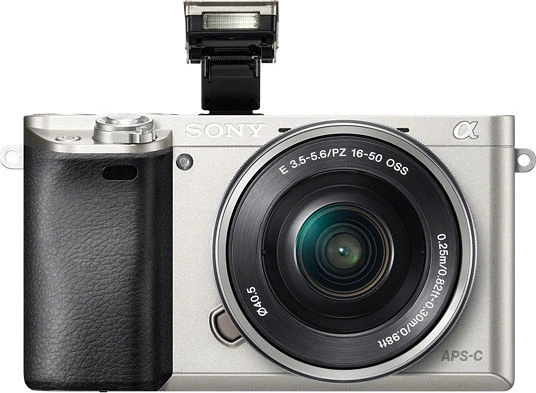 Sony Alpha 6000 silber mit Objektiv E PZ 16-50mm 3.5-5.6 OSS und E 55-210mm 4.5-6.3 OSS