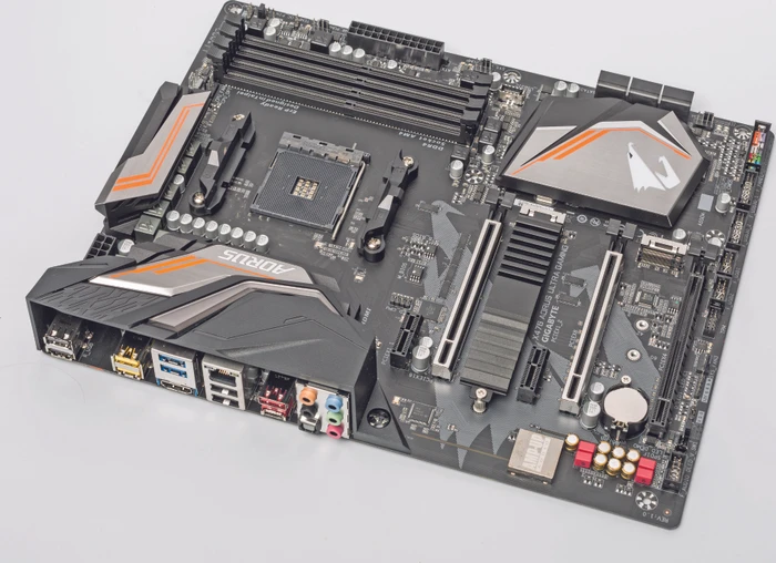 GIGABYTE X470 AORUS Ultra Gaming (AMD AM4)