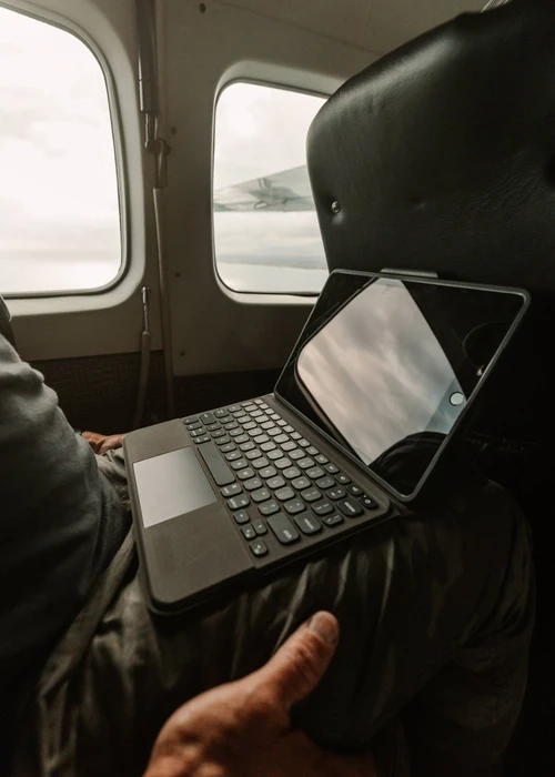 UAG Rugged Bluetooth Keyboard with Trackpad für iPad 7/iPad 8/iPad 9, schwarz, DE