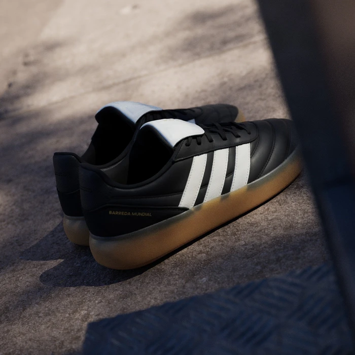 adidas Barreda Mundial core black/core white/gum
