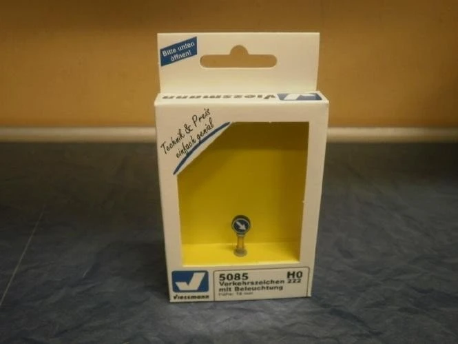 Viessmann - Spur H0 - Verkehrszeichen 222 mit LED-Beleuchtung