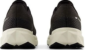 New Balance FuelCell Propel v5 black/hot mango/black cement (Herren)