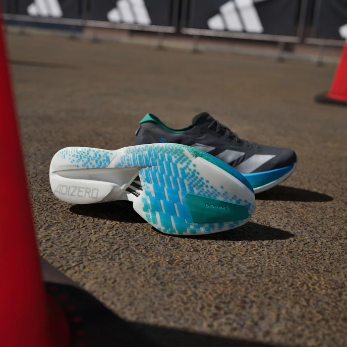 adidas Adizero Adios Pro 4 core black/matte silver/glory green (Herren)