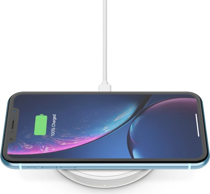 Belkin BoostUp Wireless Charging Pad 10W inkl. Ladegerät weiß