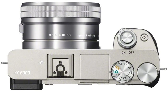 Sony Alpha 6000 silber mit Objektiv E PZ 16-50mm 3.5-5.6 OSS