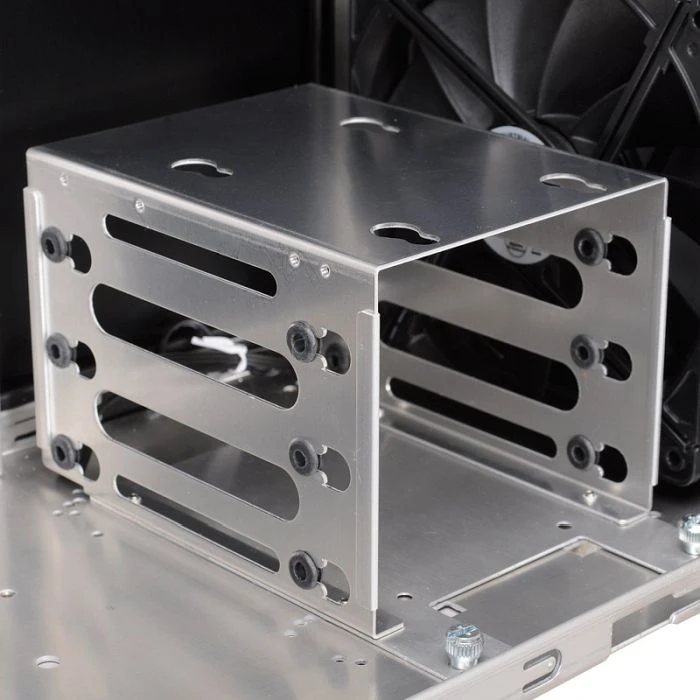 Lian Li PC-9NA silber