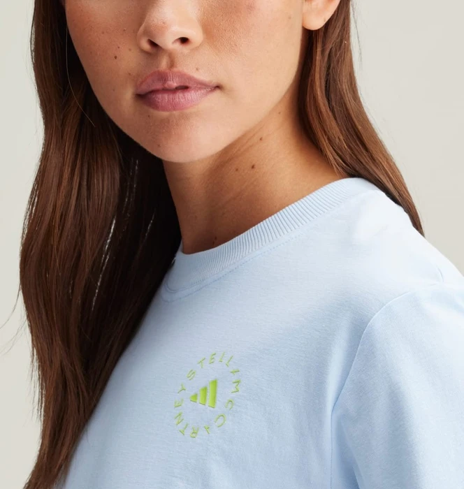 adidas by Stella McCartney TrueCasuals Regular Sportswear T-Shirt kurzarm glow blue (Damen)