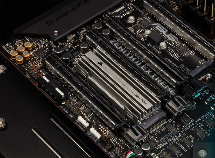 Corsair Force Series MP600 Core 2TB, M.2 2280 / M-Key / PCIe 4.0 x4, Kühlkörper