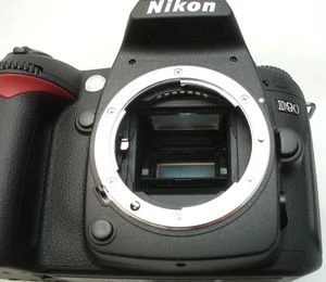 Nikon D90 mit Objektiv AF-S DX 18-105mm 3.5-5.6 G ED VR