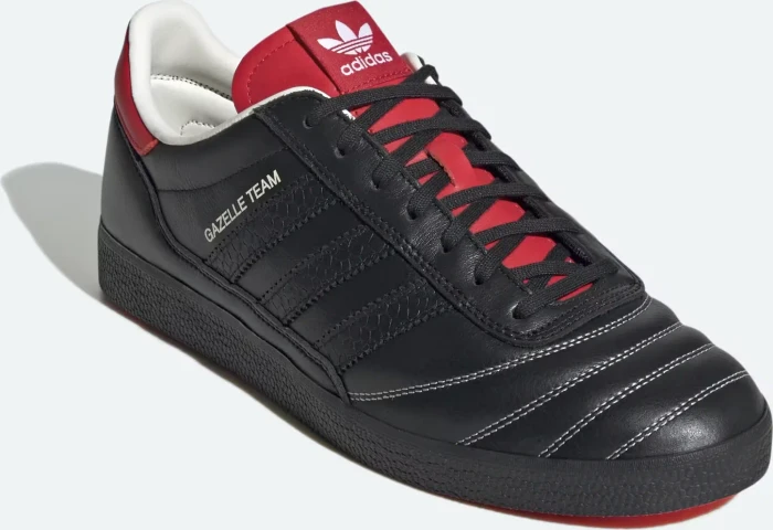 adidas Gazelle Team core black/better scarlet (Herren)