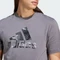 adidas Camo Badge of Sport Graphic T-Shirt kurzarm grey four (Herren) Vorschaubild