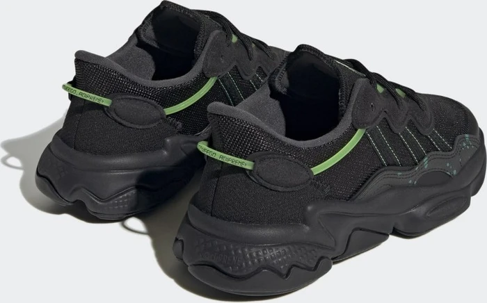 adidas OZWEEGO core black/solar green (Junior)