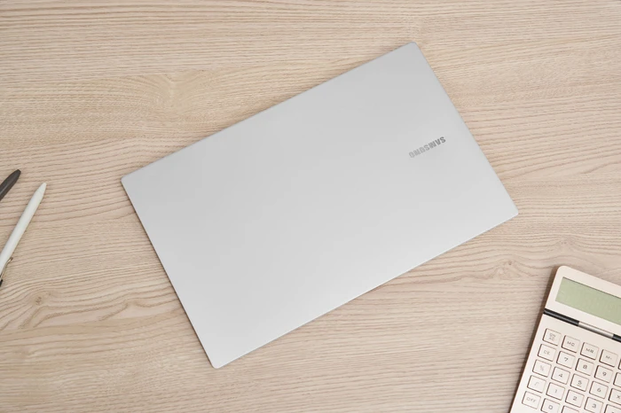 Samsung Galaxy Book Pro 15, Mystic Silver, Core i7-1165G7, 16GB RAM, 512GB SSD, DE