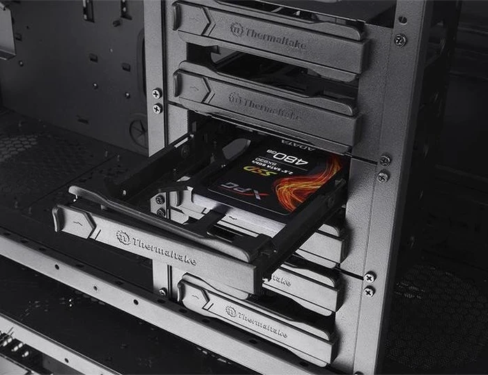 Thermaltake View 91 TG RGB, Glasfenster