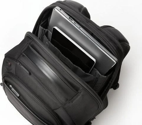 Kensington Contour 2.0 Pro 17" Laptop Rucksack schwarz