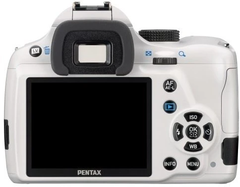 Pentax K-50 weiß mit Objektiv smc DA 18-55mm 3.5-5.6 AL WR und smc DA 50-200mm 4.0-5.6 ED WR