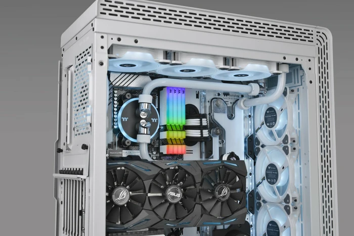 Thermaltake Toughram RGB Memory White UDIMM 16GB Kit, DDR4-3200, CL16-18-18-38