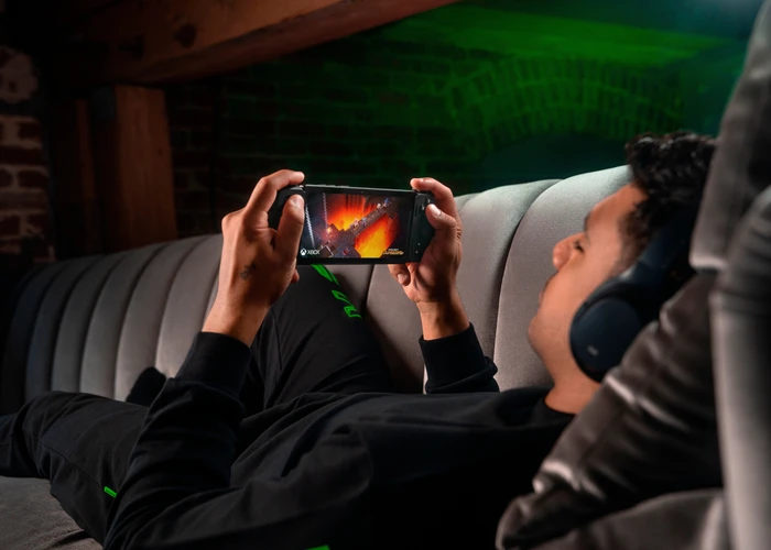 Razer Edge Gaming Handheld with Android, Snapdragon G3x Gen 1, 128GB Flash