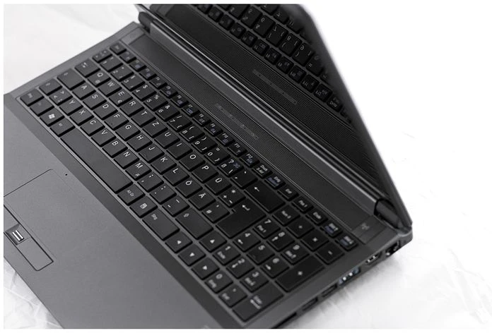 Schenker XMG A522-7UJ, Core i7-3740QM, 16GB RAM, 120GB SSD, 750GB HDD, GeForce GTX 660M, DE