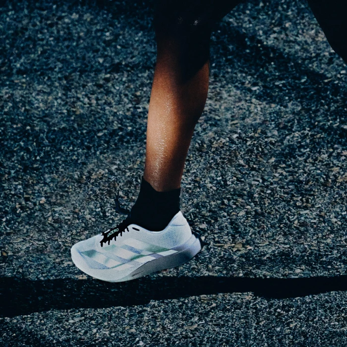 adidas Adizero Evo SL off white/ice gold met./granite (Damen)