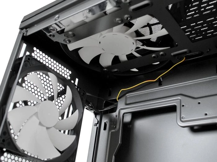NZXT Phantom 820 Gunmetal, Acrylfenster