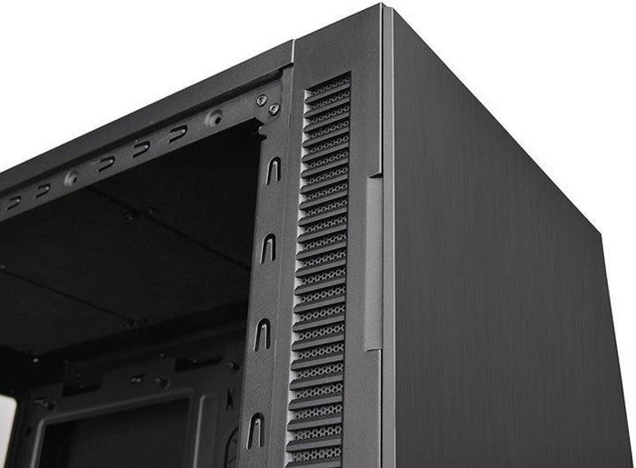 Thermaltake Suppressor F31, schallgedämmt